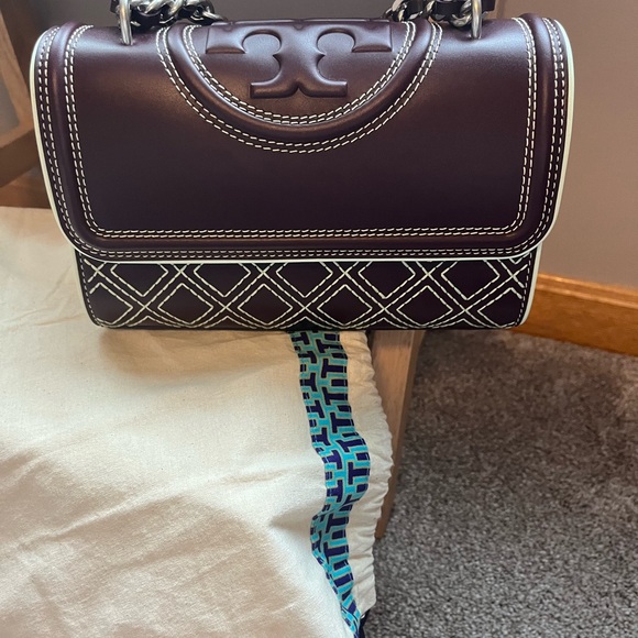 Like new Tory Burch Beetle Berry shoulder bag - Picture 7 of 8